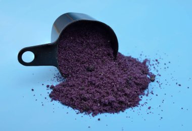 Krom alum ya da krom 3 potasyum sülfat, krom ve potasyum çiftli sülfattır.