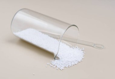 Sebasik asit doğal olarak oluşan dikarboksilik asittir.