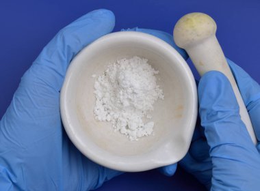 L-Tyrosine veya tyrosine sembolü Tyr veya Y veya 4 hidroksifenilalanin standart amino asitlerden biridir..