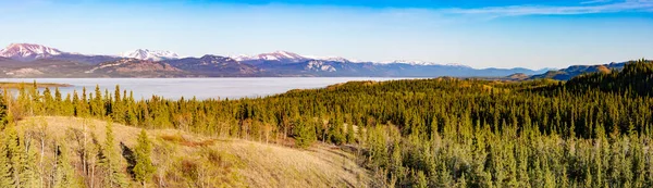 Res Panoramic Landscape View Still Frozen Ice Covered Lake Laberge — Stock Photo, Image