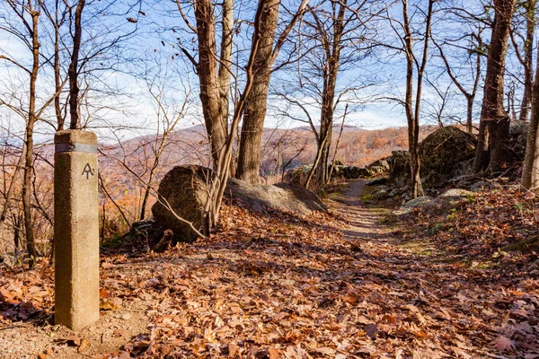 Wegwijzer Marker Naast Populaire Beroemde Wandelpad Appalachian Trail Shenandoah National — Stockfoto