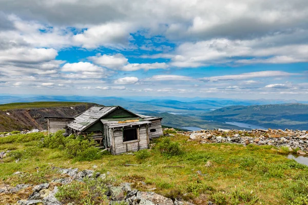 Alpine Tundra Landschaft Mit Historischen Ruinen Der Bergmannshütte Auf Dem — Stockfoto