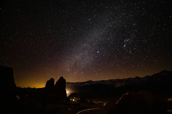 Yıldızlı Samanyolu Gece Gökyüzü Alabama Hills California Abd Nin Karanlık — Stok fotoğraf