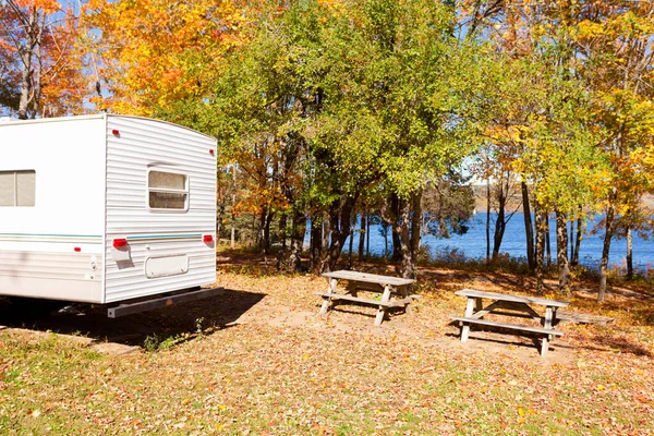 Camping Vehicle Parked Lakeside Campsite Sunny Colorful Autumn Fall Forest — Stock Photo, Image