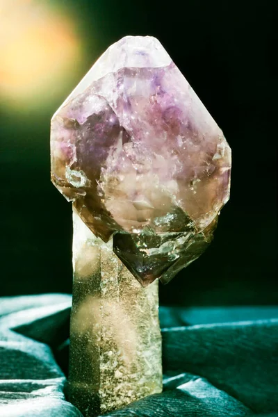 Ametist Spira Krona Kvarts Mineral Kristall Ett Vackert Exemplar Kraftfull — Stockfoto