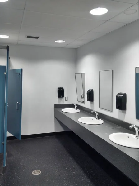 Simple Clean Public Washroom Row Sinks Mirrors Toilet Stalls Grungy — Stock Photo, Image