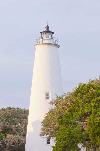 Ocracoke Lighthouse Historyczny Budynek Morskiej Infrastruktury Nawigacyjnej Wyspie Outer Banks — Zdjęcie stockowe