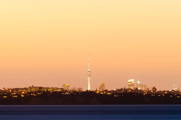 Distant Skyline Auckland City New Zealand Sky Tower Illuminated Twilight — Stock Photo, Image
