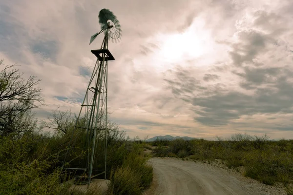 Wind Pump Dirt Road Rotating Fast While Storm Brewing Western — Stock Photo, Image