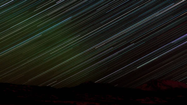 Astrofotografie Sternenpfade Über Hügel Und Borealen Wald Oder Taiga Des — Stockfoto