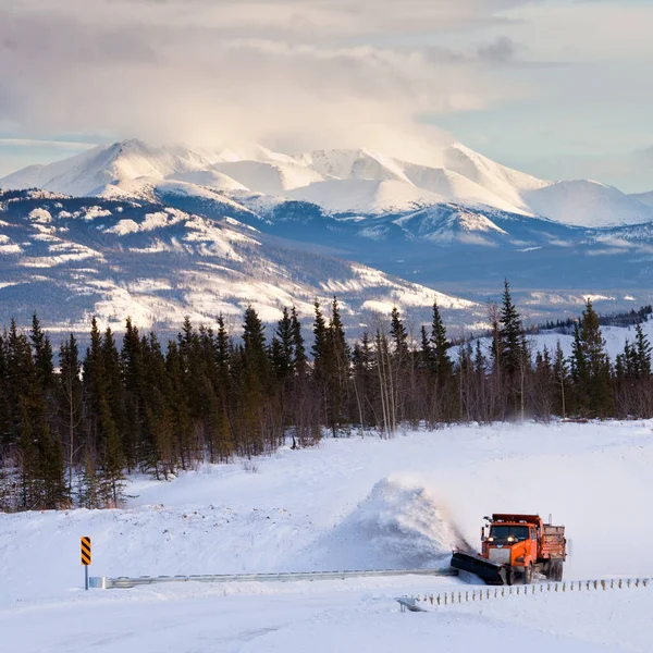 Sněžný Pluh Mýtina Silnice Sněhové Bouři Blizzard Krásné Venkovské Studené — Stock fotografie