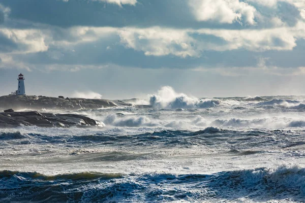 Farol Peggy Cove Alto Penhascos Granito Com Tempestuosas Ondas Oceano — Fotografia de Stock