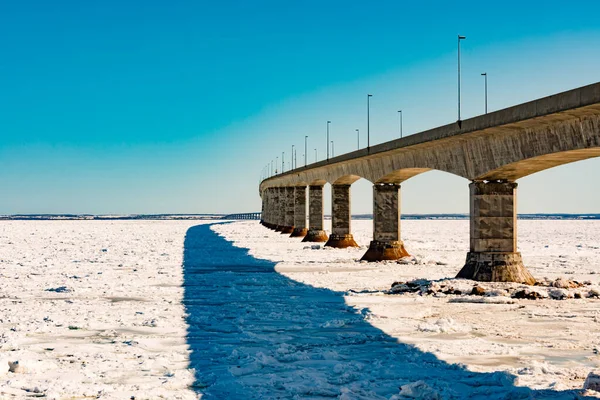 Concrete Constructie Van Confederation Bridge Bevroren Atlantische Oceaan Tussen New — Stockfoto