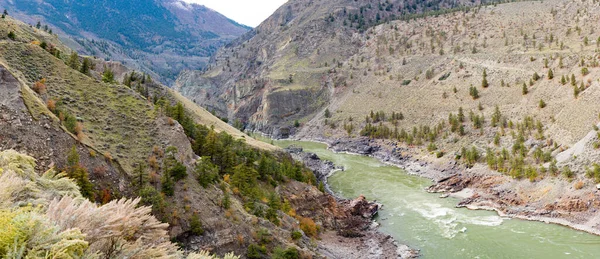 Νερό Του Ισχυρού Ποταμού Fraser Ρέει Μέσα Από Την Κοιλάδα — Φωτογραφία Αρχείου