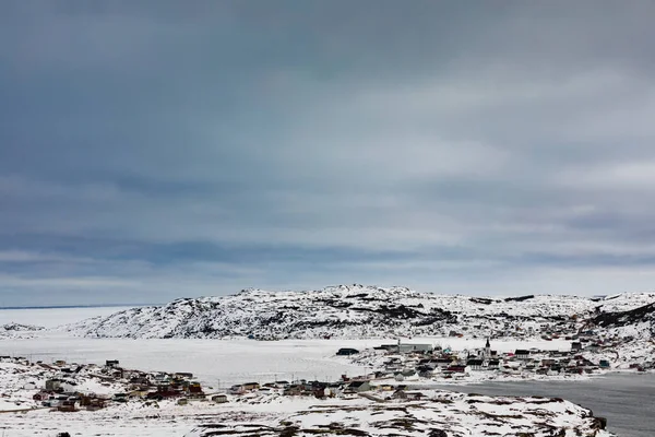 Fogo島 ニューファンドランド カナダの不毛の冬の風景の中にフォゴの輸出漁村 — ストック写真