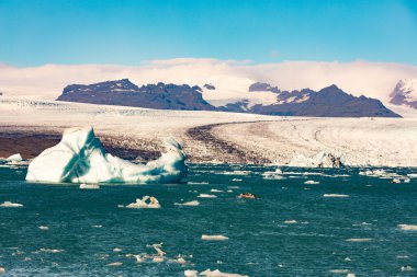 Buzul dilinin sonundaki Jokulsarlon buzulu Vatnajokull buzul alanından Vatnajokull Ulusal Parkı, İzlanda, Avrupa