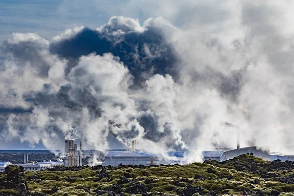 Eerie Look Svartsengi Geothermal Power Plant Junto Blue Lagoon Cerca — Foto de Stock
