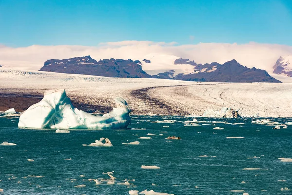 位于冰岛Vatnajokull国家公园Vatnajokull冰场冰川舌末端的Jokulsarlon冰川湖 — 图库照片