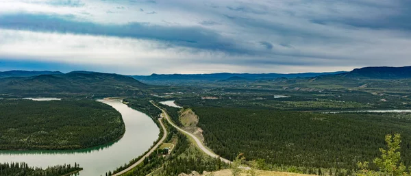 Rzeka Yukon Carmacks Letni Krajobraz Wzdłuż North Klondike Highway Terytorium — Zdjęcie stockowe