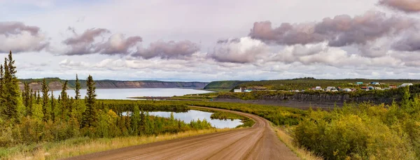 Arctic Landscape Dempster Highway Aproaching Small Town Tsiigehtchic Shore Mackenzie — Stock Photo, Image