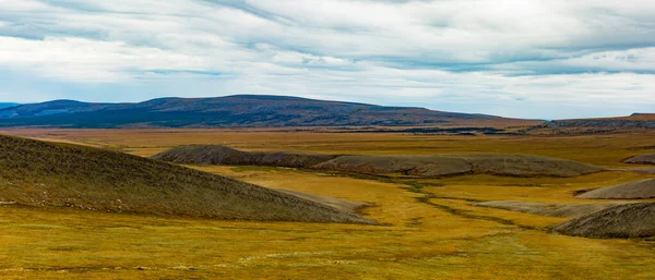 加拿大Yt育空地区丹普士特公路附近的全景北极冻土带景观在北极圈以北落下的色彩 — 图库照片