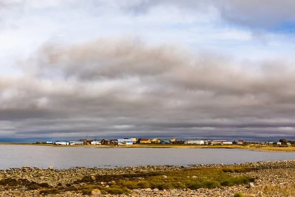 Tuktoyaktuk Aan Kust Van Beaufort Sea Arctic Ocean Een Geïsoleerde — Stockfoto