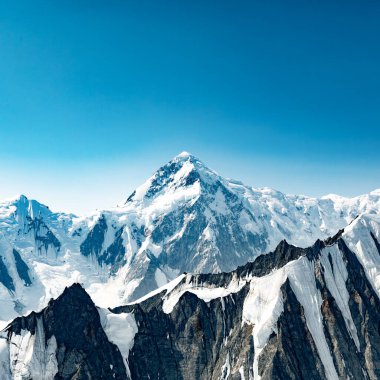 Kennedy Dağı Kluane Ulusal Parkı buzul sahasında buzlu yüksek dağ zirvesi, Yukon Bölgesi, Kanada