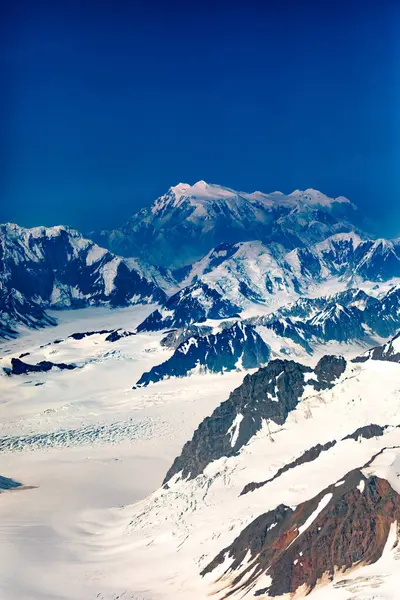 Mount Logan Überragt Das Elias Gebirge Eisfeld Kluane Nationalpark Höchster lizenzfreie Stockbilder