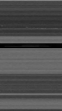 Vintage VHS (Video Home System) gürültü ve obje etkisini bozar. Eski bir kaset ya da eski bir TV 'de arıza var. Sinyal TV arızası yok.