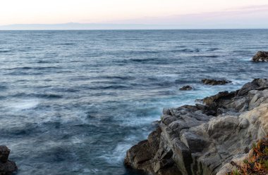 Deniz kıyısının güzel manzarası