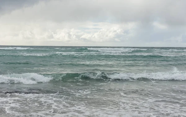 Sahilde Güzel Deniz Dalgaları — Stok fotoğraf