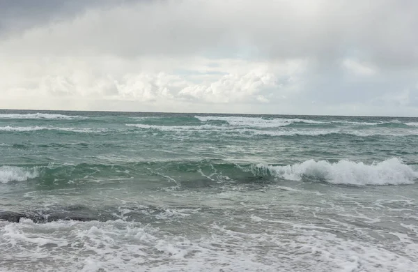 ビーチでの美しい海の波 — ストック写真