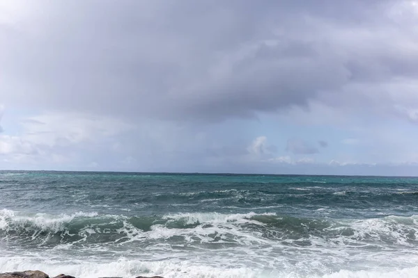 Штормовые Морские Волны Пляже — стоковое фото