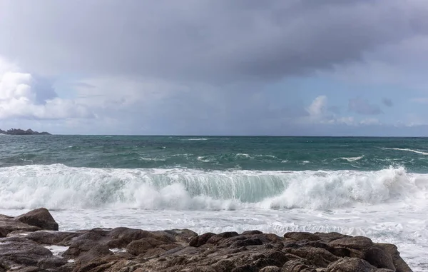 Stormy Sea Waves Crashing Beach — Stock Photo, Image