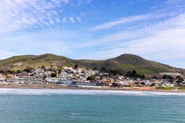 Sahil ve deniz manzarası