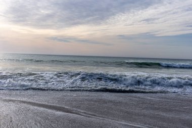 Sahilde güzel deniz dalgaları