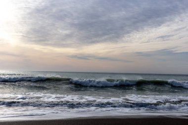 Sahilde güzel deniz dalgaları