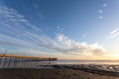 Gün batımında güzel deniz manzarası