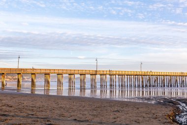 Deniz kıyısının güzel manzarası