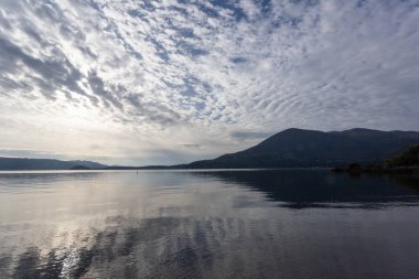 Güzel göl ve dağlar