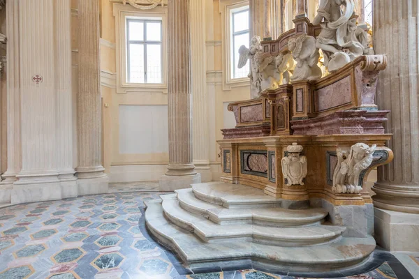Venaria Reale Italy 约2022年1月 巴洛克天主教圣坛 旧的内部宗教建筑 — 图库照片