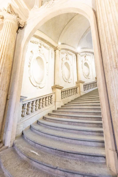 意大利都灵 2022年1月 豪华大理石楼梯 古董建筑室内设计 — 图库照片