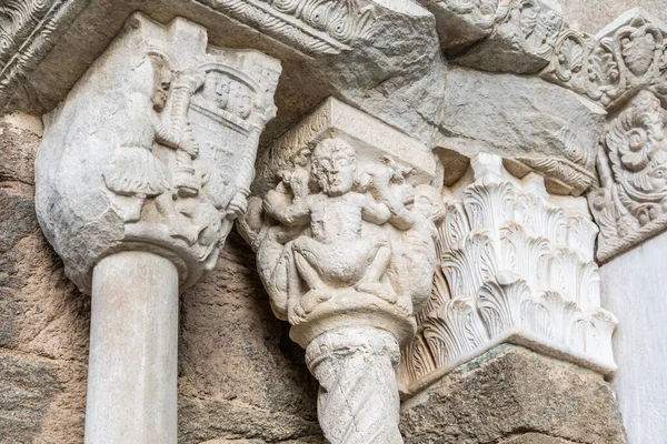 圣米开朗基罗的圣米迦勒修道院 意大利 Gargoyle怪物雕塑 11世纪 — 图库照片