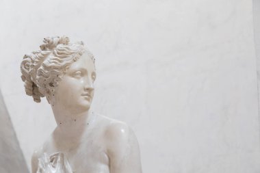 Possagno, İtalya - Haziran 2022: Venere Italica - İtalyan Venüs - Antonio Canova, 1811. Müzedeki güzel tanrıça heykeli