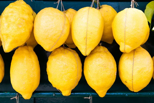 一群柠檬 天然食物 新鲜的概念 — 图库照片
