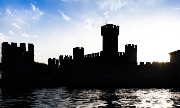 Italy Sirmone Castle Silhouette Garda Lake Sunset Medieval Architecture Tower — Stock Photo, Image