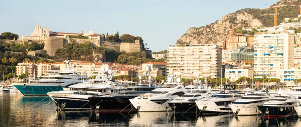 モンテ カルロ モナコ 2022年8月 高級ヨット ボート 景色のスカイラインを持つポート ヘラクレス — ストック写真