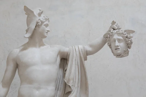 Посиньо Италия Июнь 2022 Года Статуя Персея Медузой Имени Персео — стоковое фото