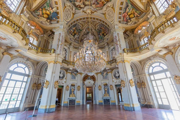 Włochy Stupinigi Styczeń 2023 Luksusowe Wnętrze Pałacu Królewskiego Barokowymi Kulkami — Zdjęcie stockowe