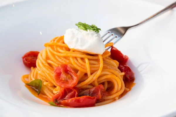 Italian Pasta Spaghetti Mozzarella Cheese Closeup Mediterranean Diet — Foto de Stock